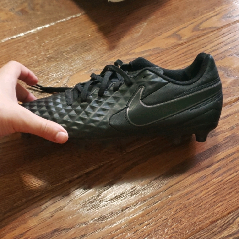 Soccer shoes cleates